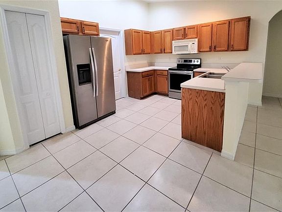 5th image of 737 Nina Ave S