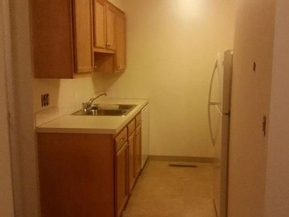 2nd image of 688 Belleview Ct