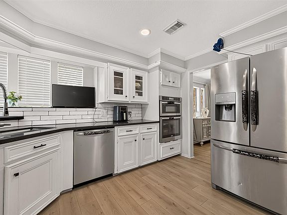 4th image of 5919 Spring Creek Oaks Dr