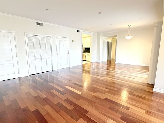 2nd image of 956 S Wilton Pl APT 401