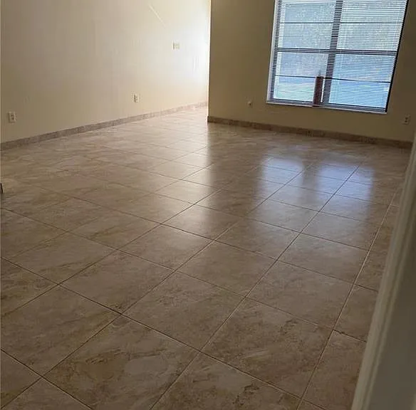 908 Primrose St — Photo 3