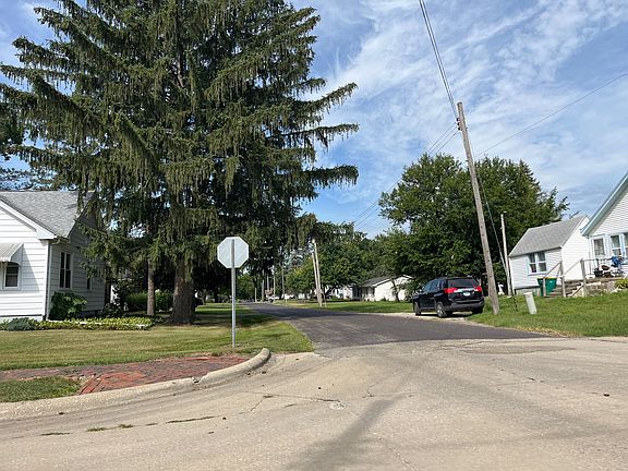 5th image of 388 Lawrence Ave