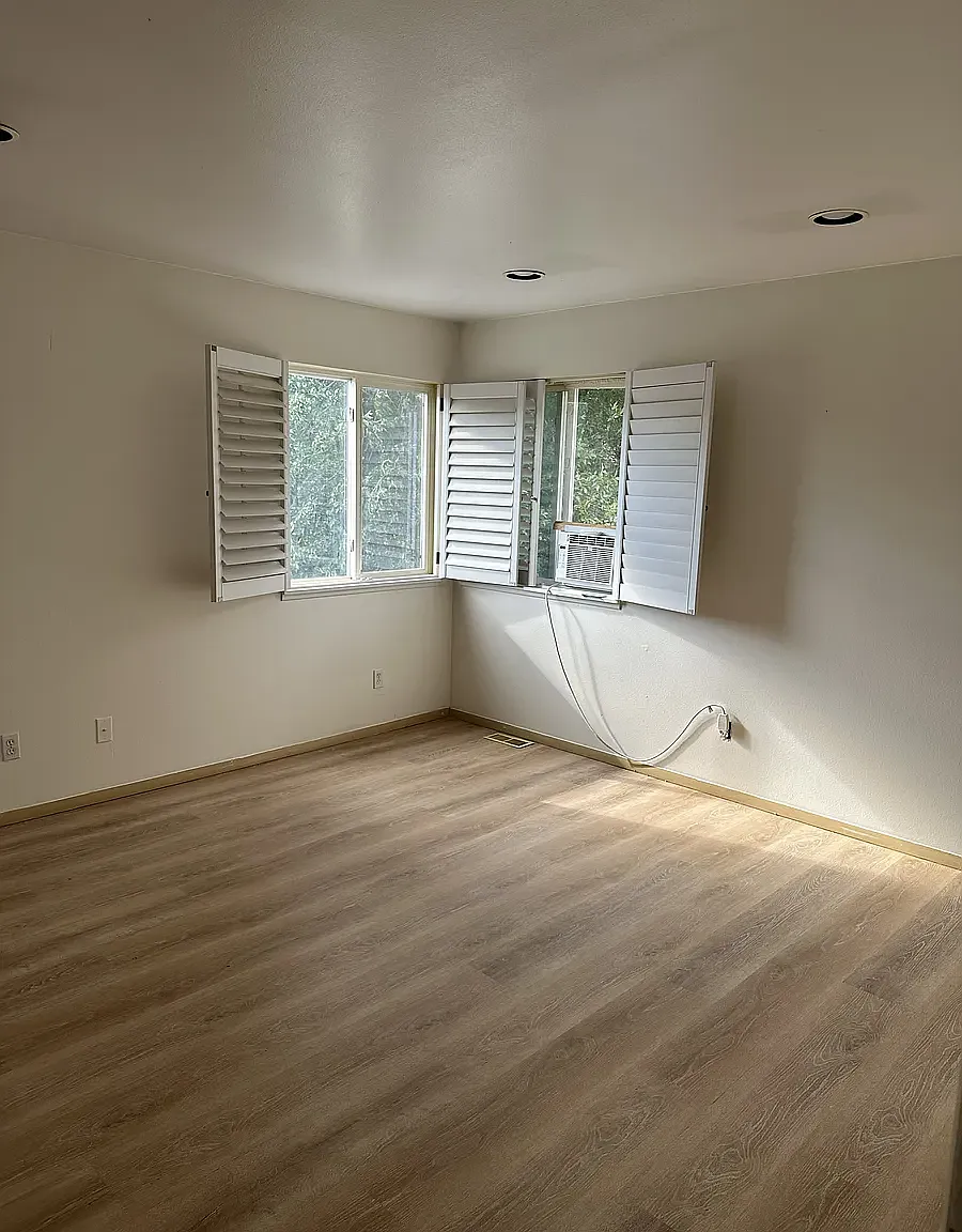 5 bed, 3500 sqft, $1,100 — Photo 3