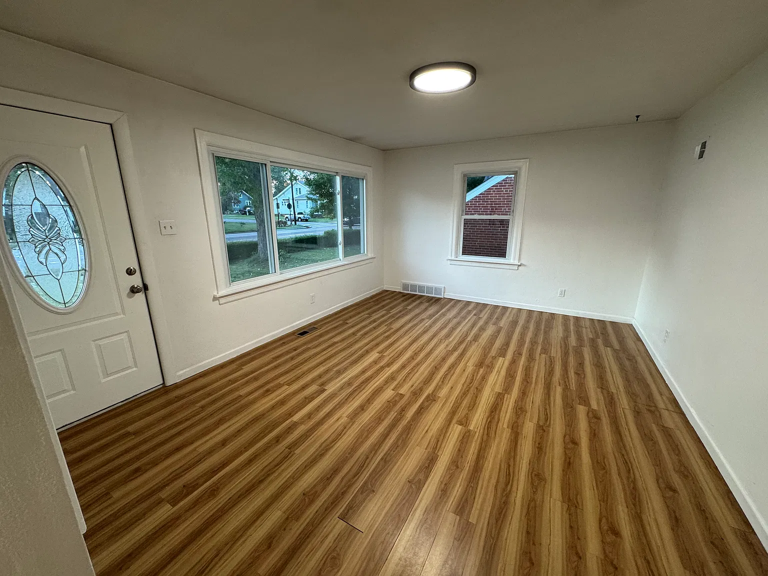 3 bed, 1260 sqft, $2,300 — Photo 4