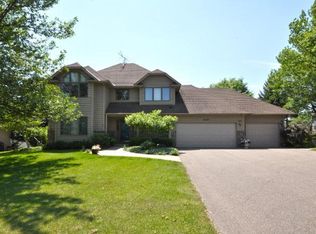 6536 Promontory Dr, Eden Prairie, MN 55346