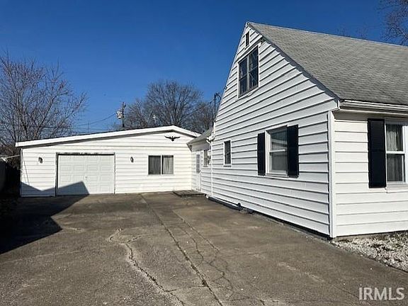 2nd image of 4627 Maywood Pl