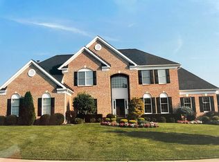 237 Country Club Dr, Moorestown, NJ 08057