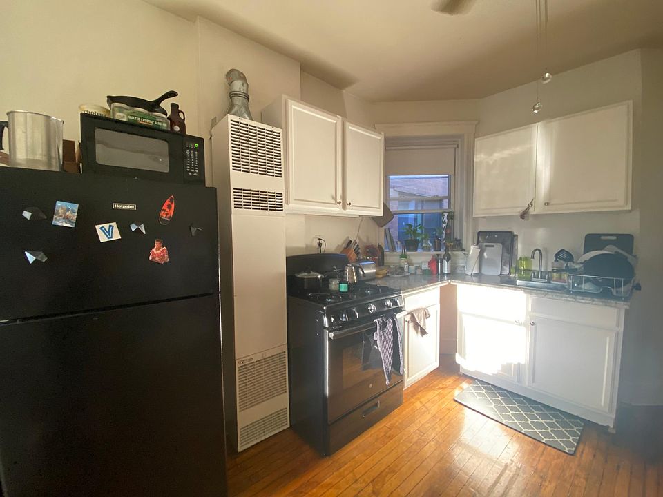Kitchen showing newer appliances