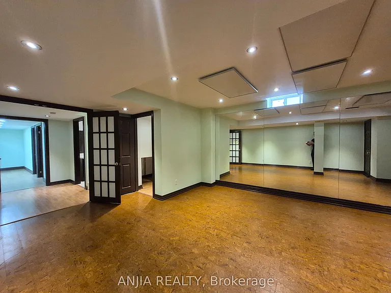 742 Hammersly Blvd #BASEMENT — Photo 21