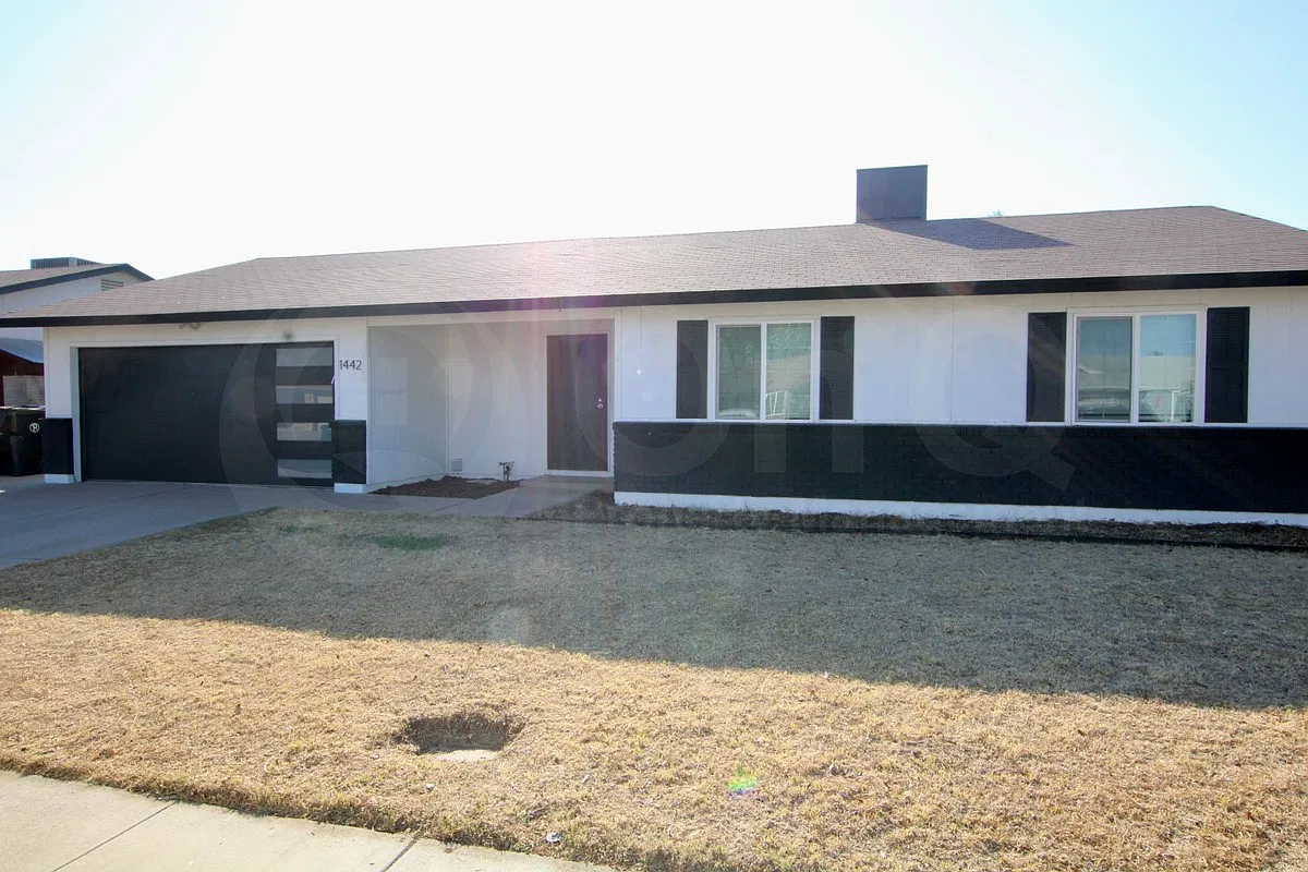 3 bed, 2.0 bath, 1365 sqft, $2,399 — Photo 2