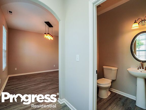 4th image of 682 Penn St #76