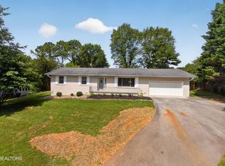 1221 Southbreeze Cir, Knoxville, TN 37919