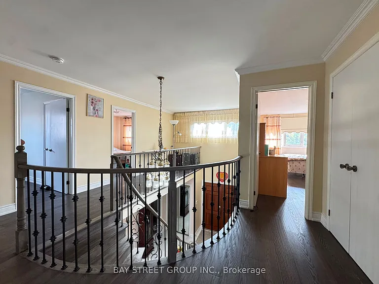 33 Northolt Cres — Photo 19