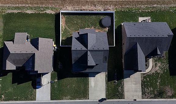 3rd image of 755 Heritage Preserve Ln