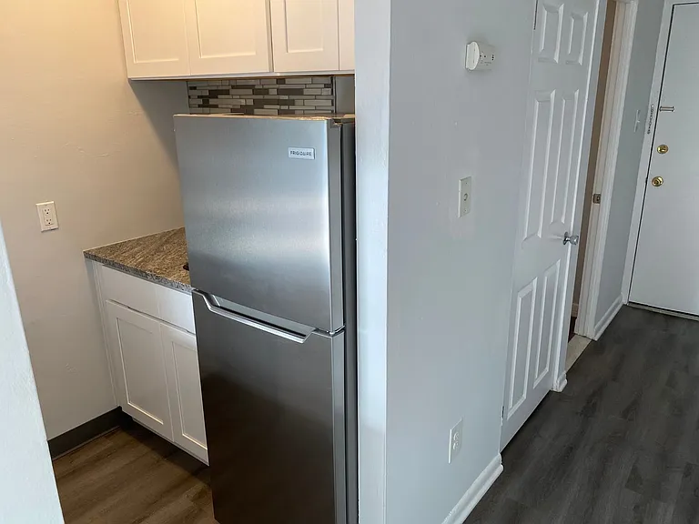 Creswood Apartments- Come home to Convenience! — Photo 21
