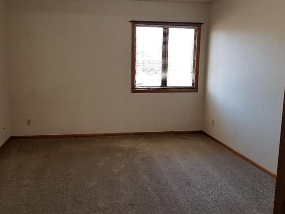 5th image of 740 S 1st St #1