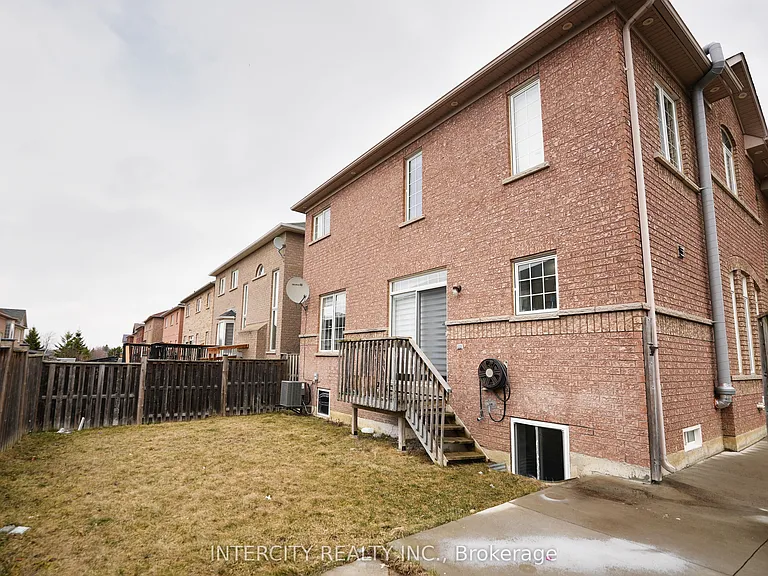 1 Pape Dr — Photo 18