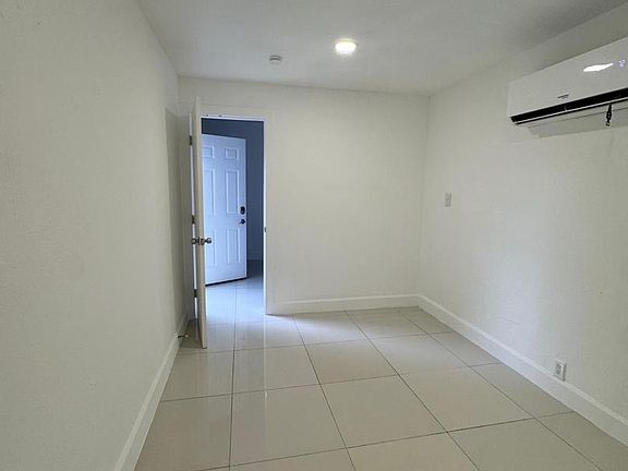 5th image of 26630 SW 136th Ave #1