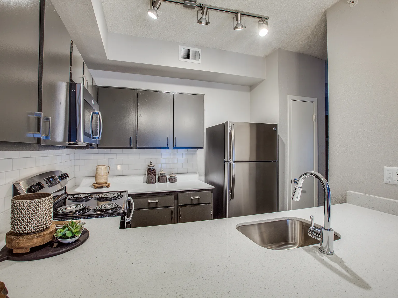 Felix Apartments — Photo 3