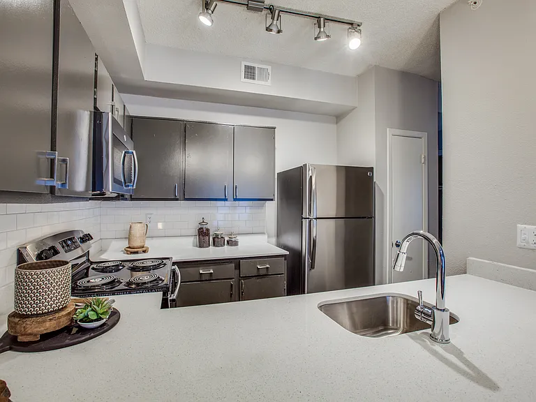 Felix Apartments — Photo 3