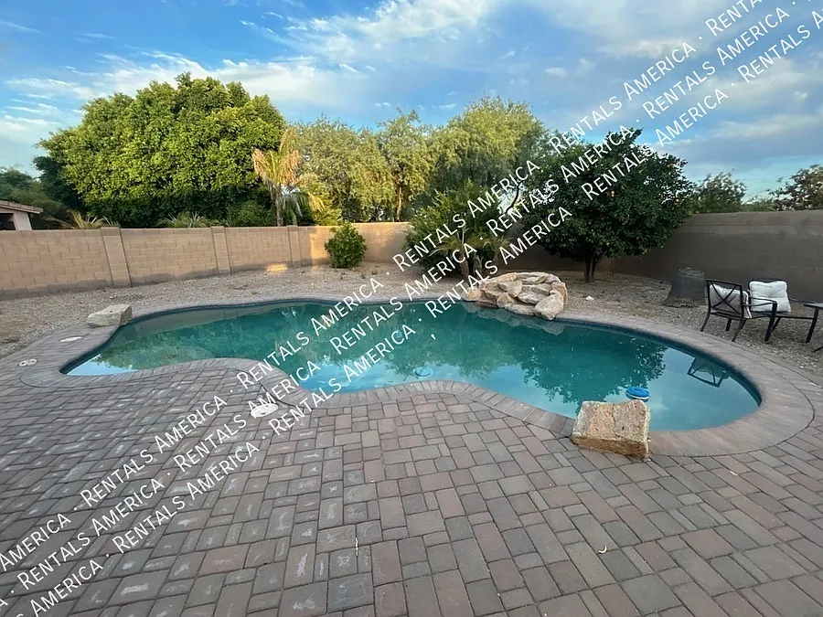 21401 E Calle De Flores