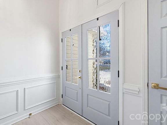 4th image of 1004 Mortlock Ct