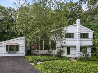 24 Brook Ln, Pleasantville, NY 10570