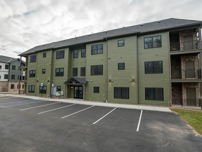 Station Lane Apartments — Photo 24