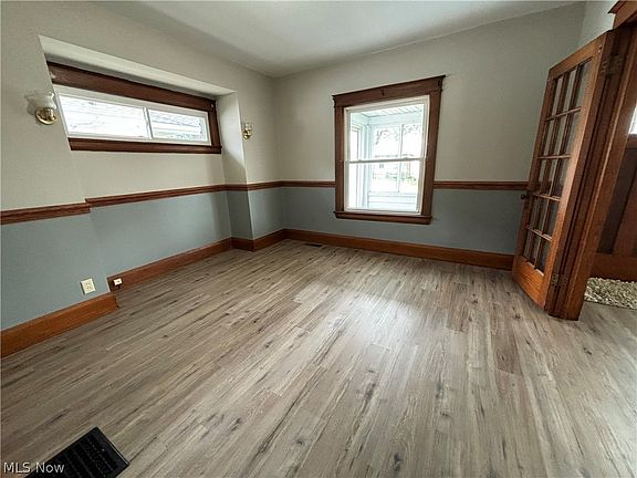 5th image of 34 Townsend Ave