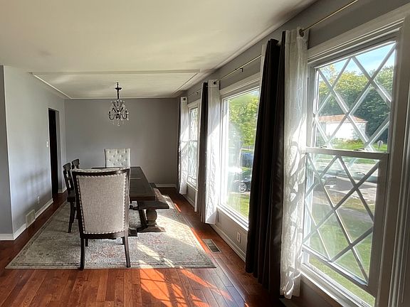 4th image of 460 Falcon Ridge Way