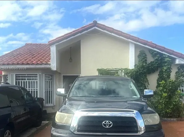2566 W 73rd Pl, Hialeah, FL 33016