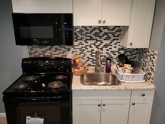 4th image of 169 W Spencer St