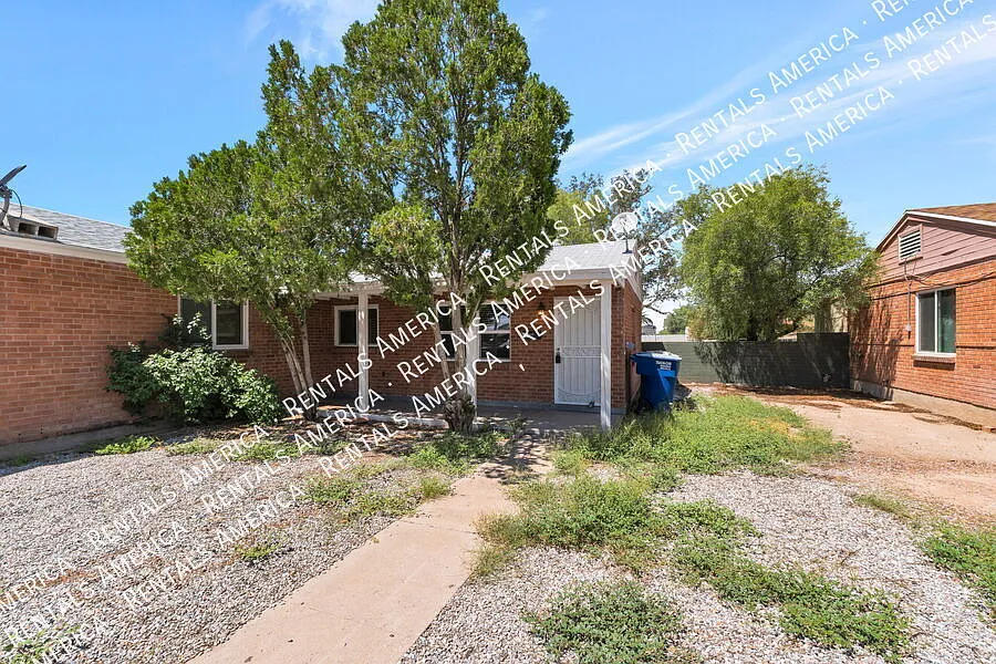 Brand New Listing- 3 bedroom — Photo 2