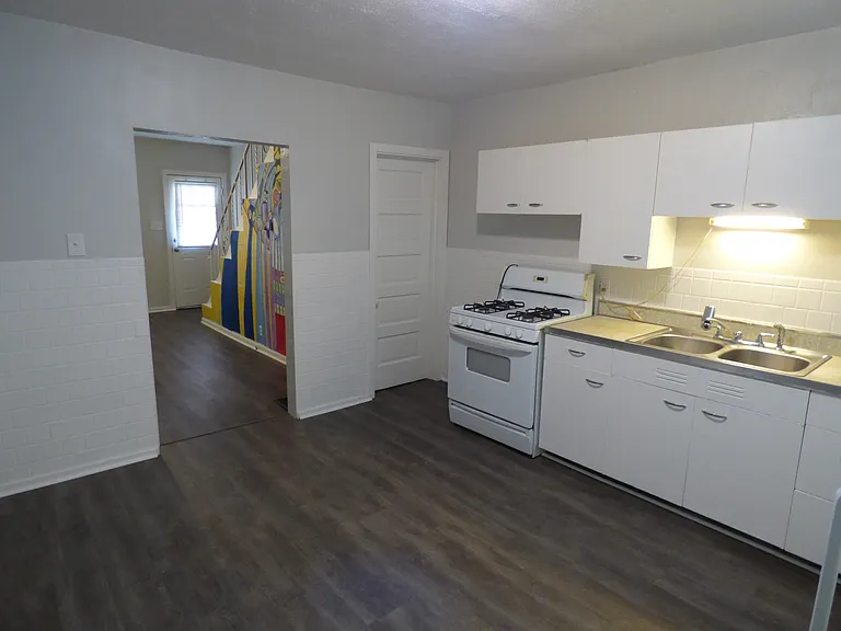 1134 Race St — Photo 13