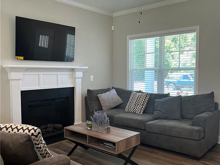 1219 Morgan St — Photo 4