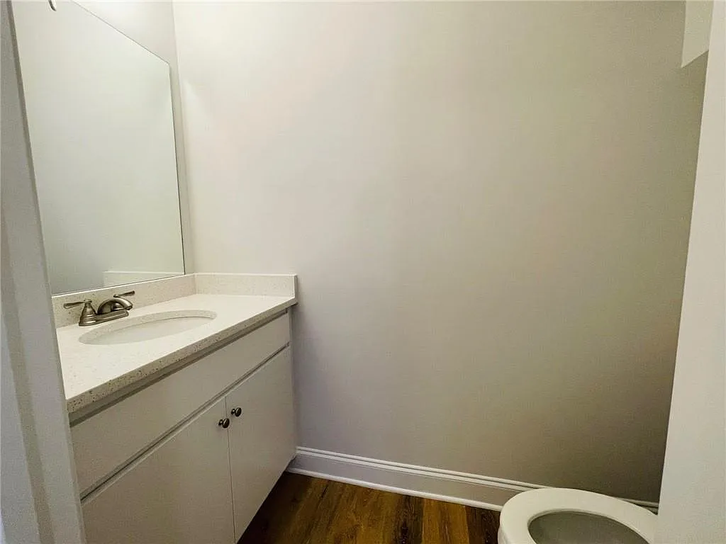 4 bed, 2.5 bath, 2059 sqft, $1,990 — Photo 2