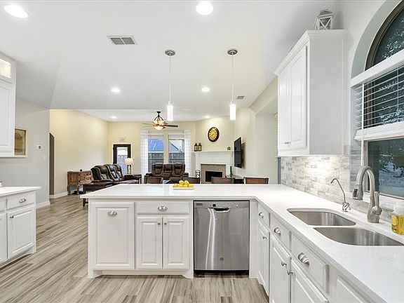 2nd image of 2701 Vista Oaks Dr