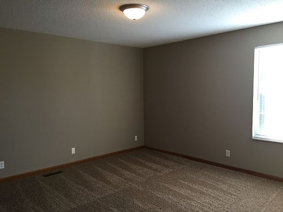 4th image of 1711 Baltimore Dr APT D