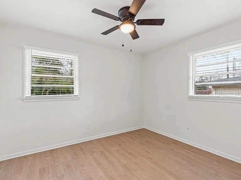 303 Springdale Dr #B — Photo 18