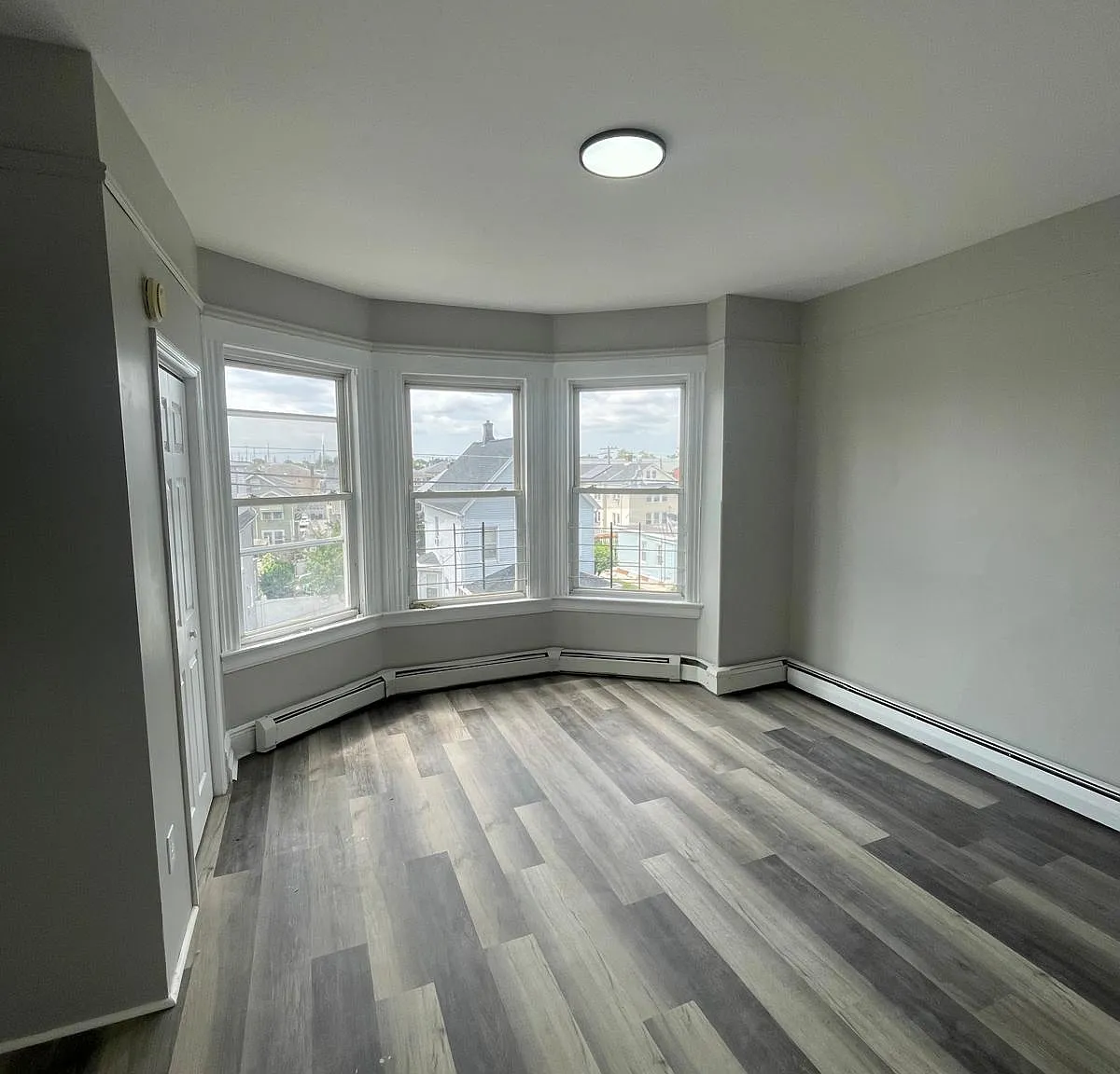 3 bed, 2200 sqft, $2,300 — Photo 3