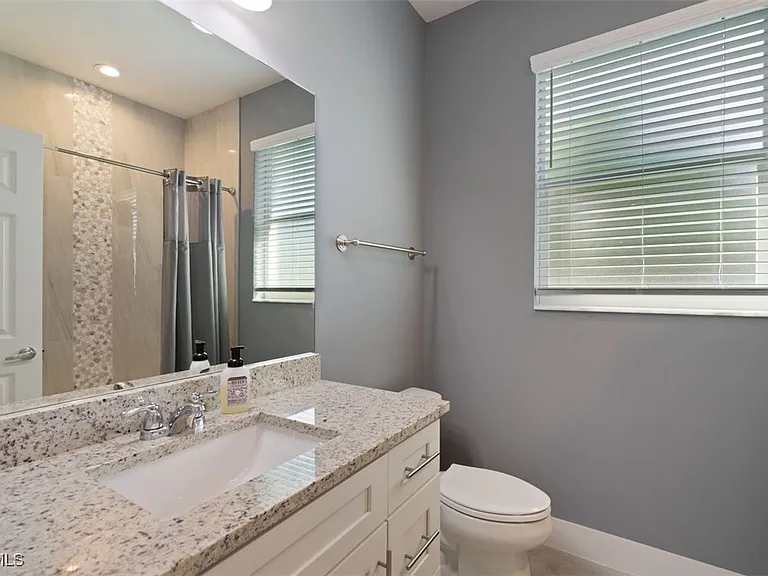 825 SE 5th Pl — Photo 15