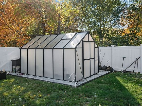 4th image of 4 Horseneck Rd