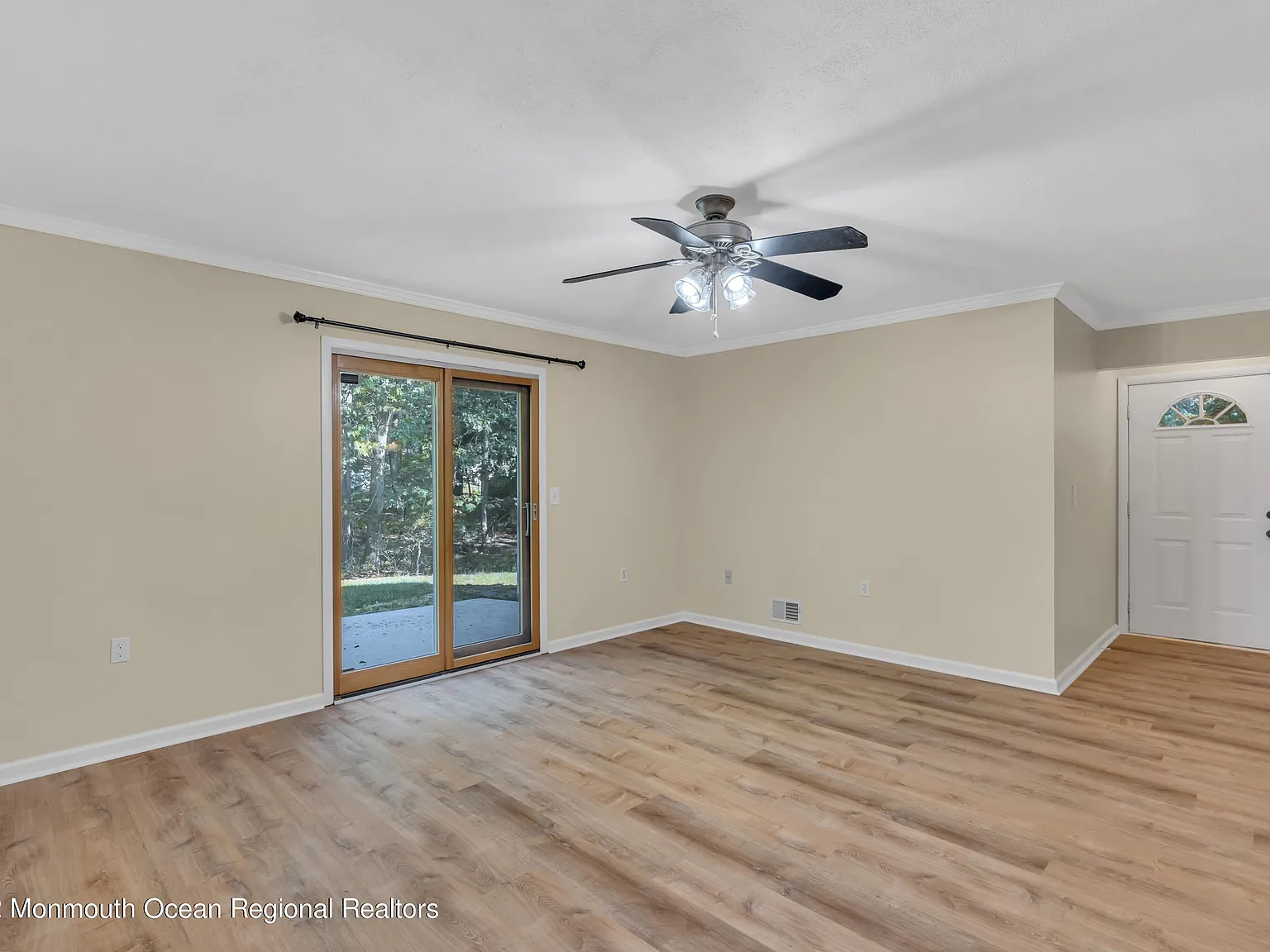 2 bed, 1033 sqft, $2,200 — Photo 2