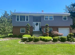 67 Ellison Rd, Somerset, NJ 08873