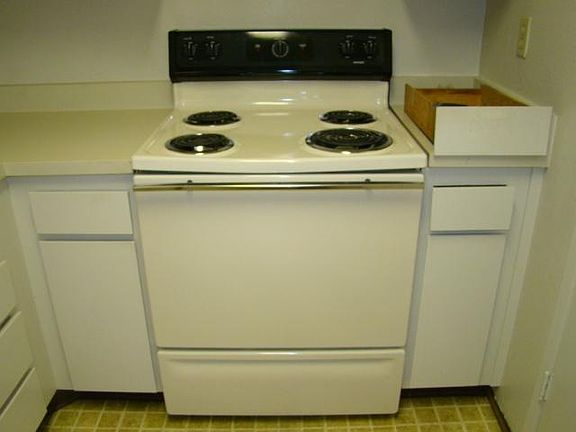 5th image of 1055 N Capitol Ave APT 36