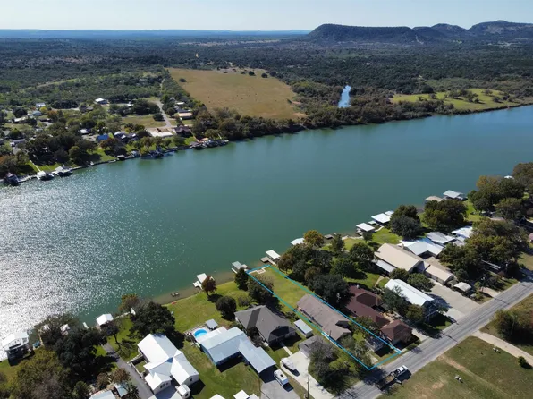 2956 River Oaks Drive, Kingsland, TX 78639
