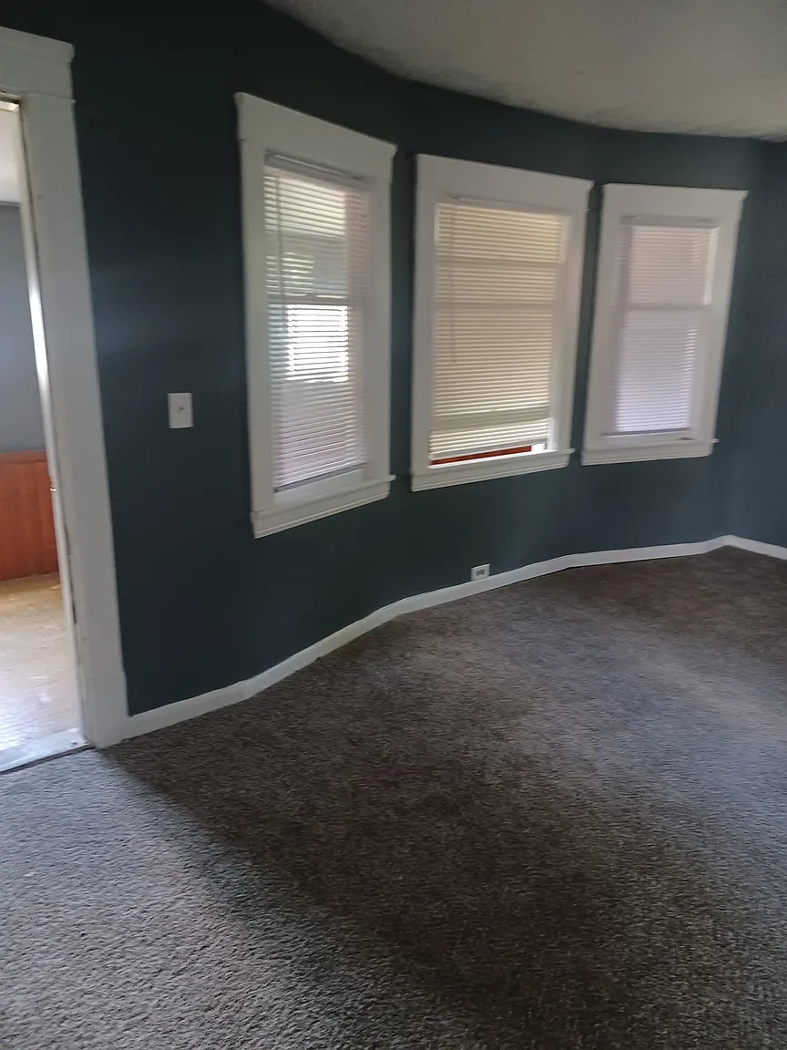 16411 Arcade Ave photo 1