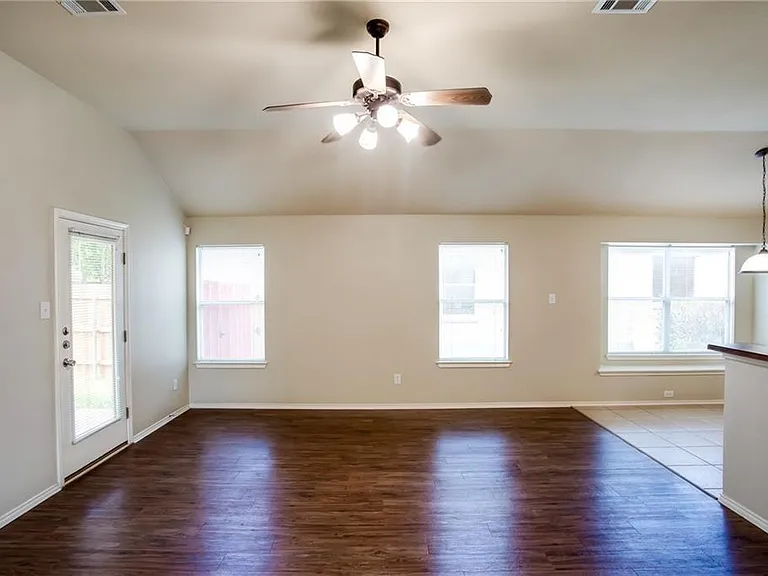 1200 Rainbow Parke Dr — Photo 10