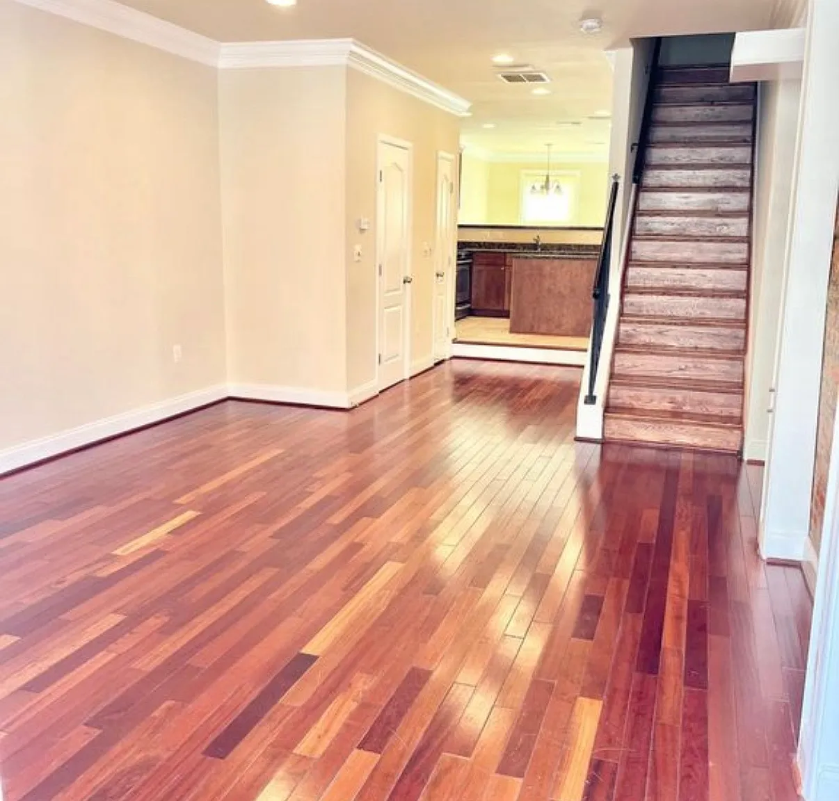 4 bed, 4.5 bath, 2205 sqft, $4,000 — Photo 2