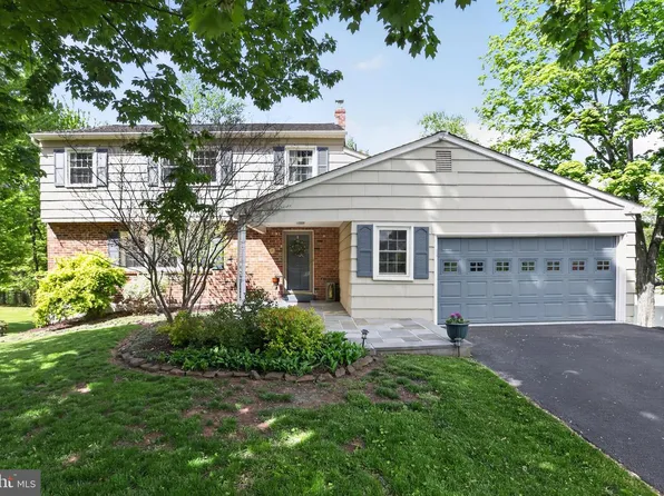 813 Mockingbird Ln, Audubon, PA 19403
